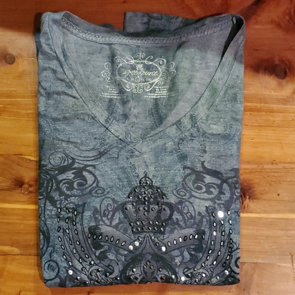 Long sleeve t-shirt